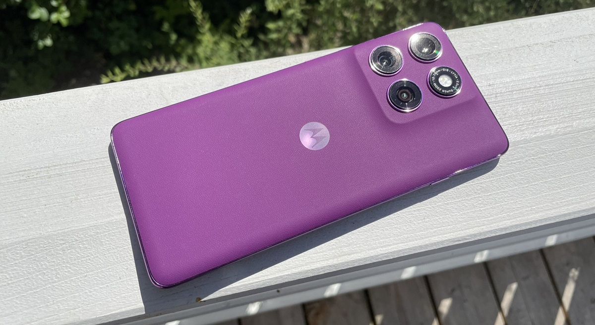 EDGE 60 PRO ganha força na Black Friday 2025 com bateria robusta, tela curva brilhante e desempenho potente