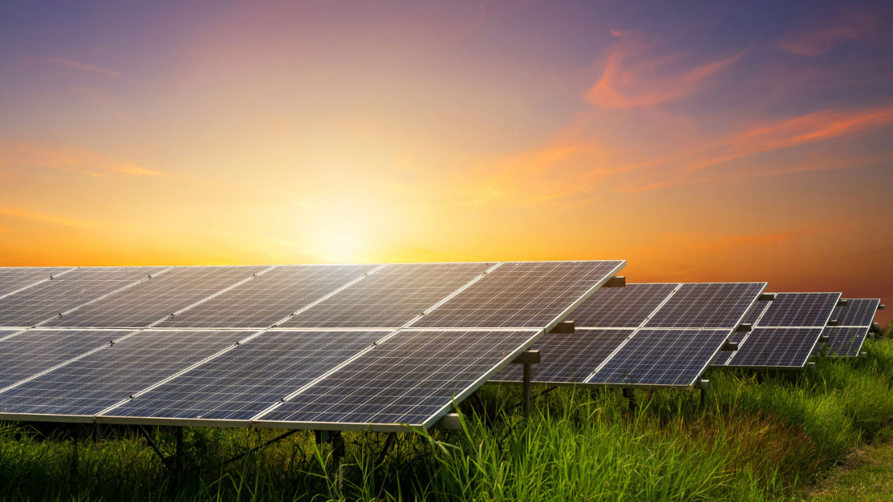 Investimentos públicos no Brasil revelam desequilíbrios na transição energética. Enquanto a energia solar avança com apoio financeiro e fiscal, biocombustíveis perdem recursos e o petróleo segue beneficiado por empréstimos e incentivos governamentais.