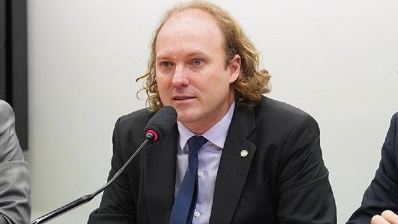 Após ajustes no plano de resposta a emergências, a Petrobras recebeu do Ibama autorização para perfurar poço na Margem Equatorial, entre o Amapá e o Pará. A decisão reacende debate sobre a exploração de petróleo na Amazônia.