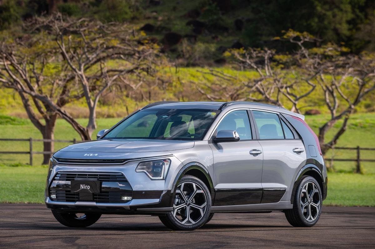 Kia Niro 2026 em destaque mostrando design moderno e eficiência de 24,6 km/l, reforçando seu título de SUV mais econômico do Brasil.
