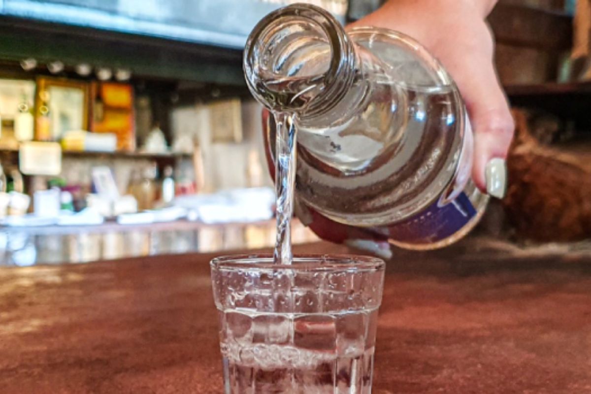 A produção de cachaça em Minas Gerais entra em uma nova etapa com a implementação de um programa estadual que reúne pesquisas agrícolas, tecnológicas e ambientais, alinhado ao objetivo de aprimorar cada elo da cadeia produtiva