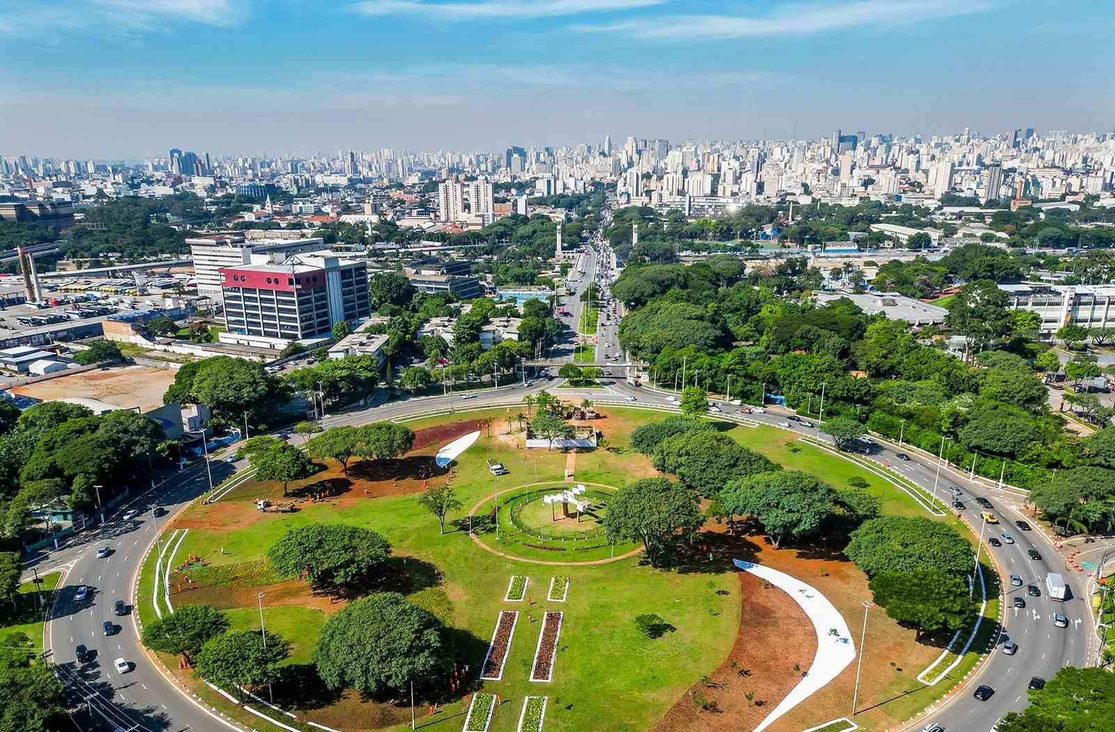 Ranking dos cinco bairros mais populosos de São Paulo segundo o censo de 2022, destacando população, localização e desafios de cada distrito