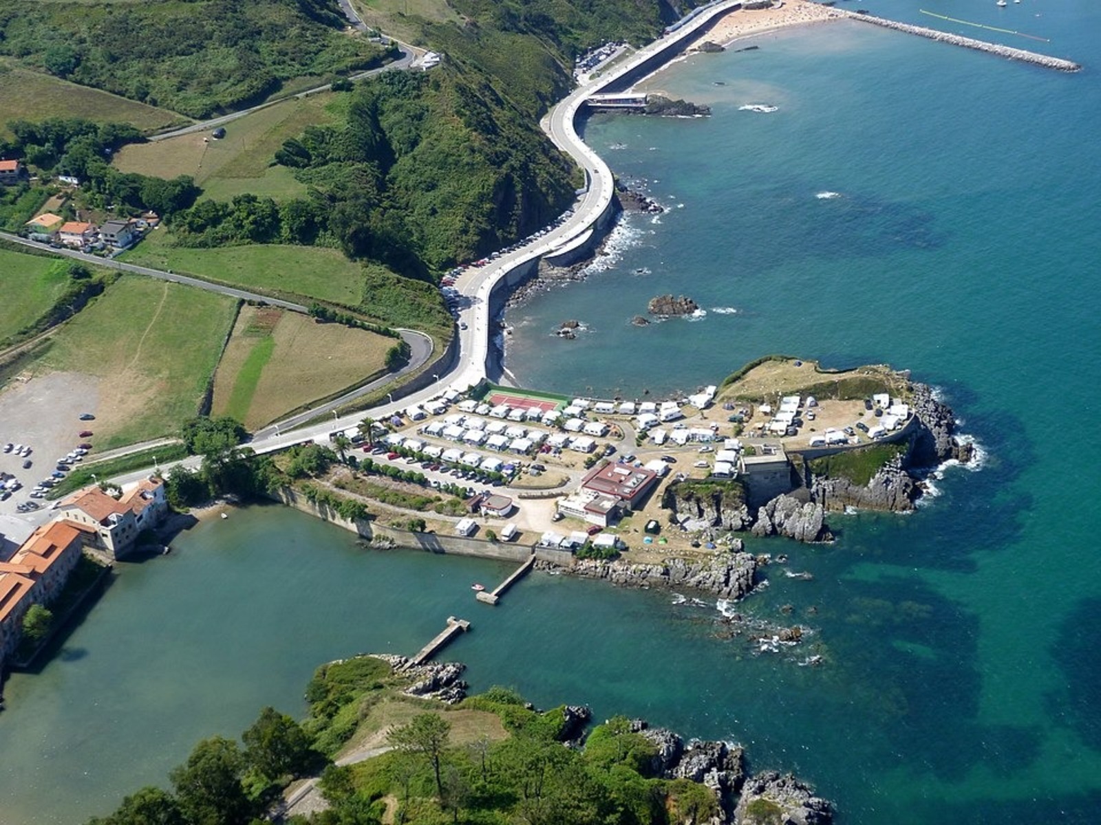 Perlora, Cidade fantasma, Cidade