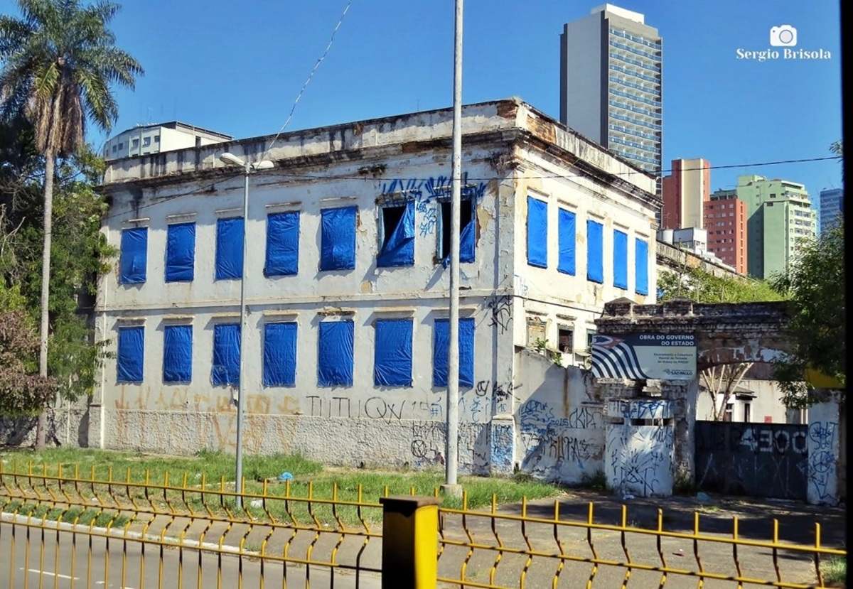Quartel da Tabatinguera enfrenta ruínas após décadas vazio e pode ser recuperado por projeto estadual que avalia restaurar o prédio histórico