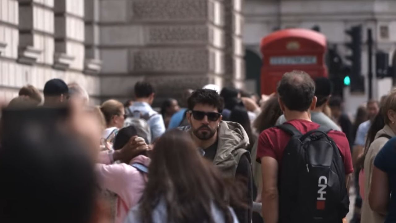 Brasileiro vira caçador de batedores de carteira em Londres, abandona delivery, grava flagrantes nas ruas, expõe criminosos nas redes, enfrenta riscos, ajuda turistas