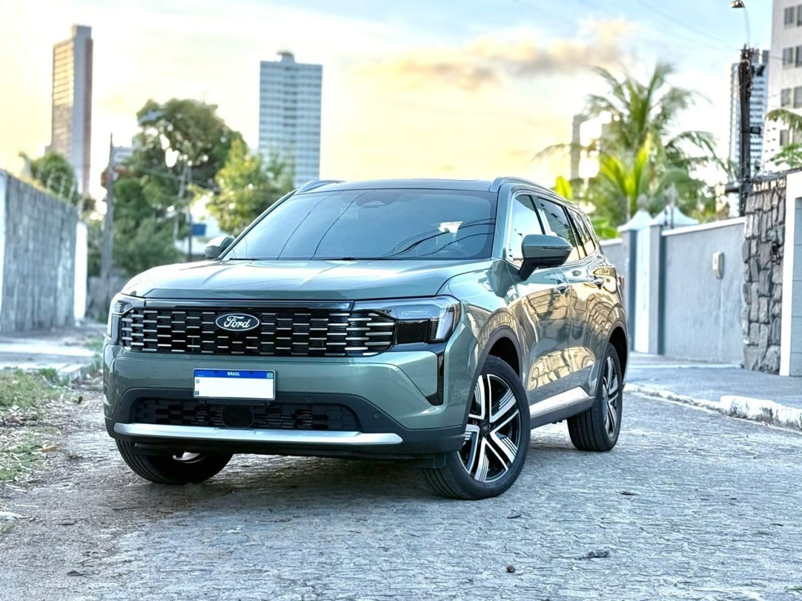 Ford Territory 2026 usa motor 1.5 turbo de 169 cv, acelera de 0 a 100 km/h em 10,3 s, prioriza conforto, silêncio a bordo e tecnologia