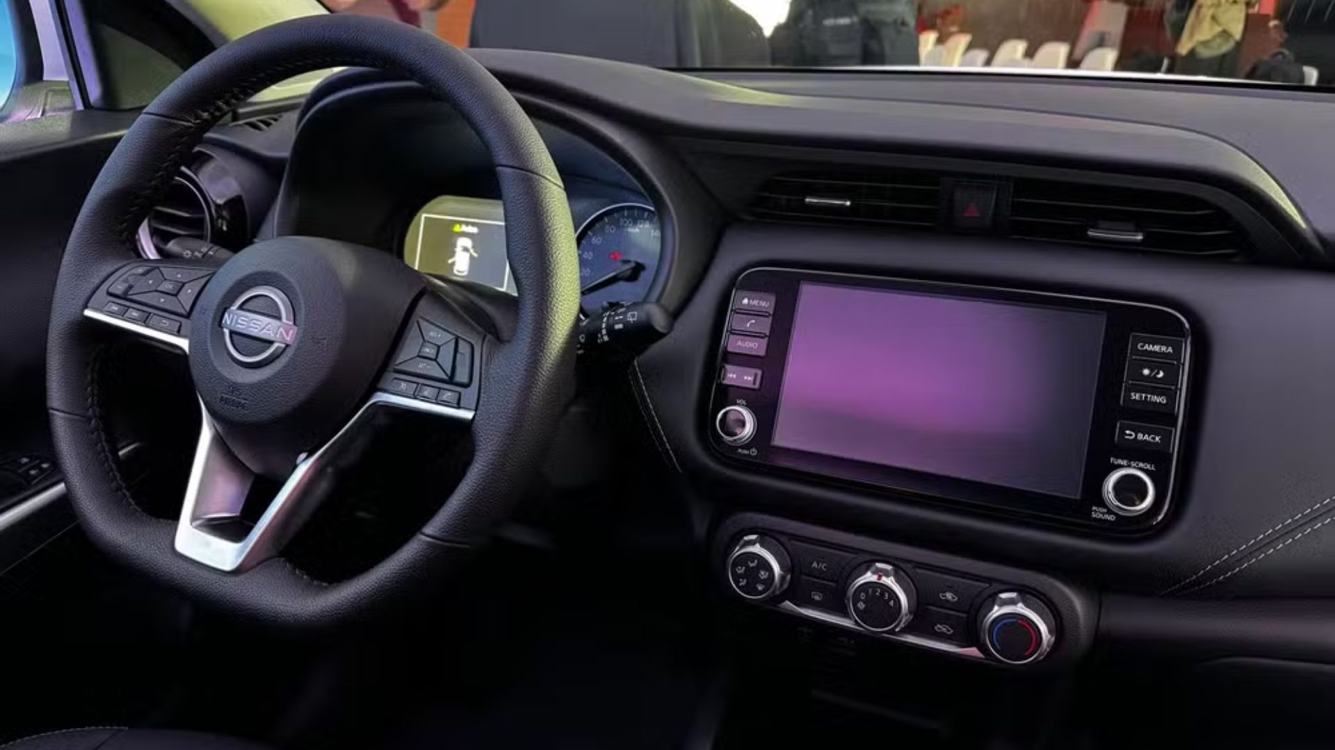 Nissan Kait chega ao Brasil com motor 1.6, visual renovado e plataforma V para disputar espaço entre os SUVs compactos de entrada.