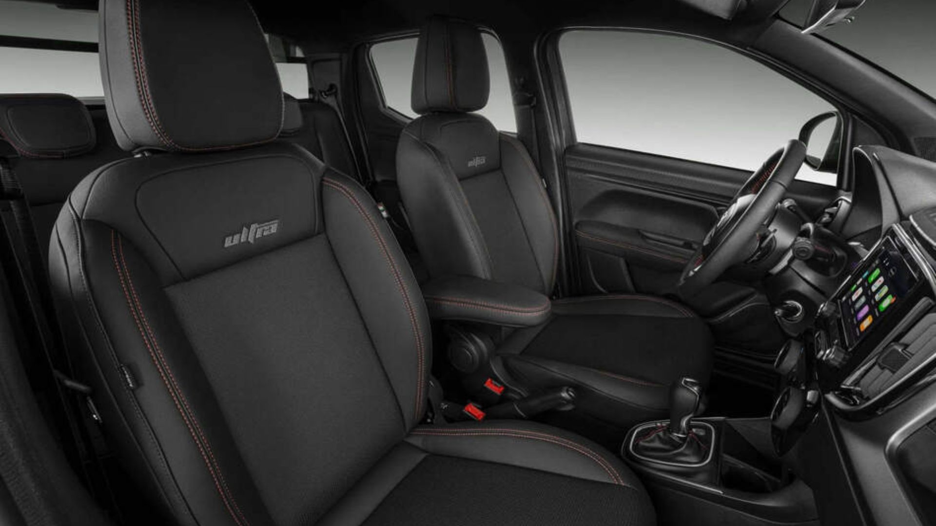 Fiat Strada lidera as vendas em novembro com mais de 13 mil unidades enquanto SUVs e hatches disputam espaço no mercado brasileiro.