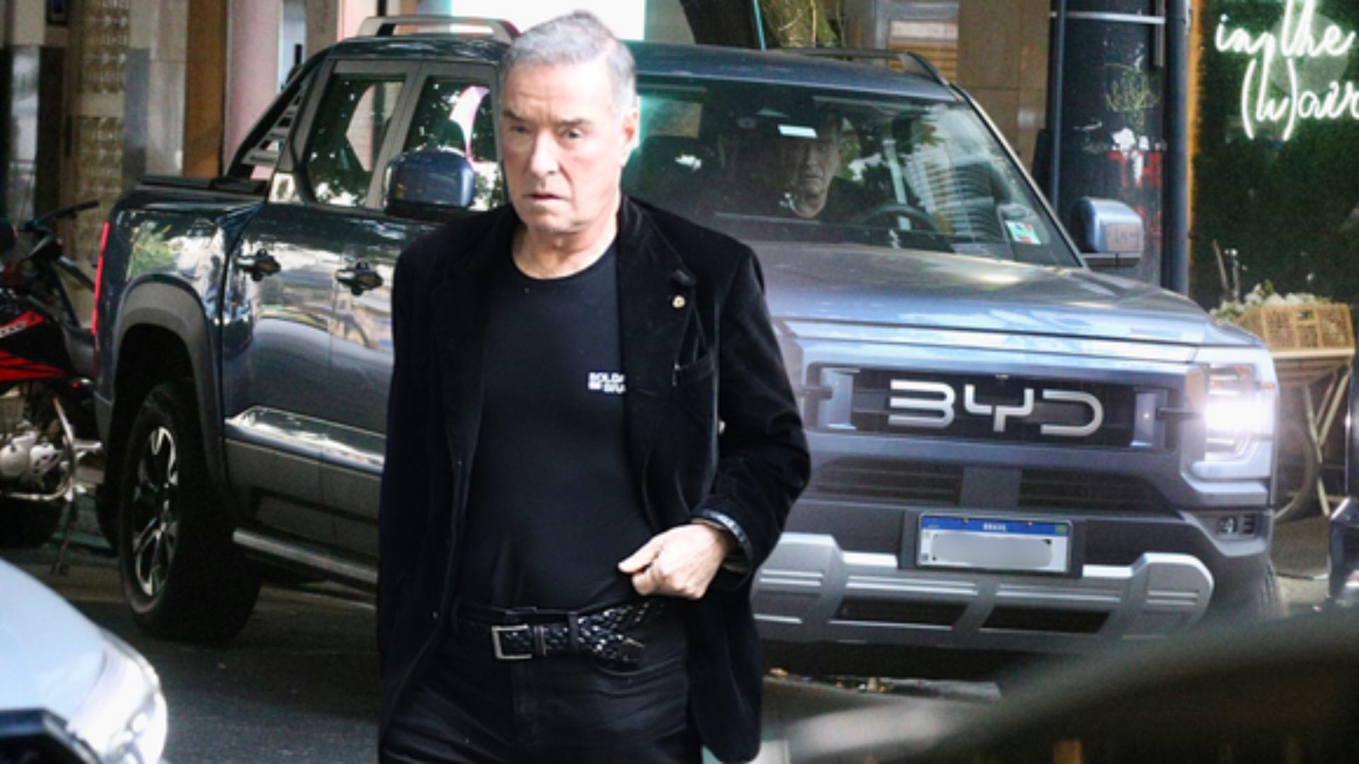 Eike Batista reúne empresários em mentoria de alto valor e fatura R$ 1 milhão em três dias enquanto tenta reposicionar sua atuação no mercado.