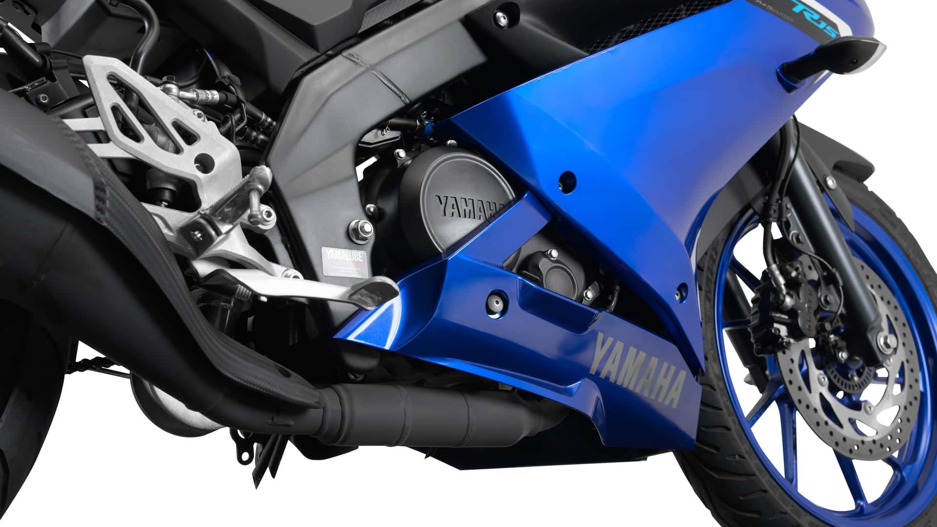 Nova Yamaha R15 ABS 2026 chega ao Brasil com motor VVA, consumo de até 54,7 km/l, ABS nas duas rodas e nova cor X-Black. Confira os detalhes!
