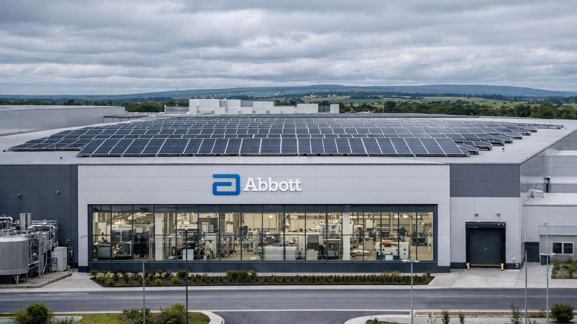 Abbott inaugura fábrica 100% elétrica na Irlanda para produzir sensores FreeStyle Libre 3, com investimento de €440 milhões e uso de painéis solares.