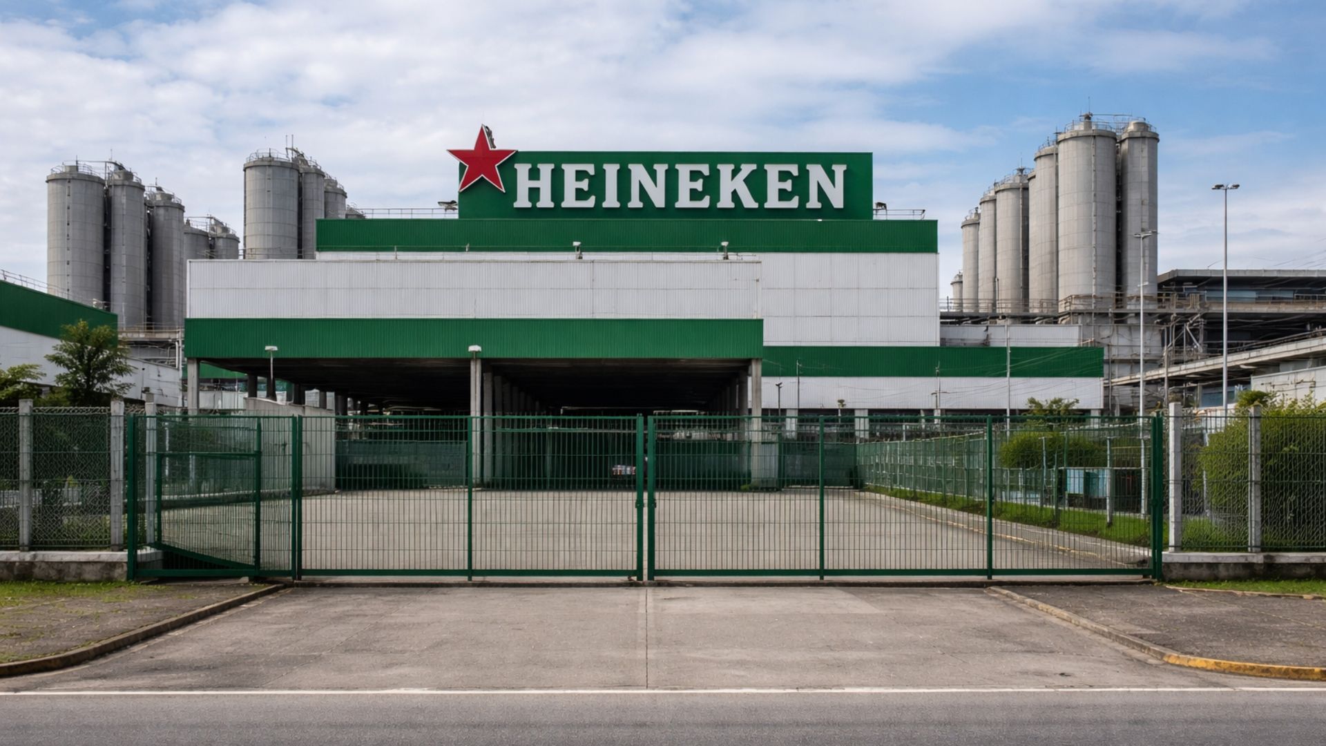 Heineken encerra fábrica em Pacatuba, no Ceará, demite cerca de 350 trabalhadores e confirma estratégia ligada a mudanças no mercado cervejeiro.