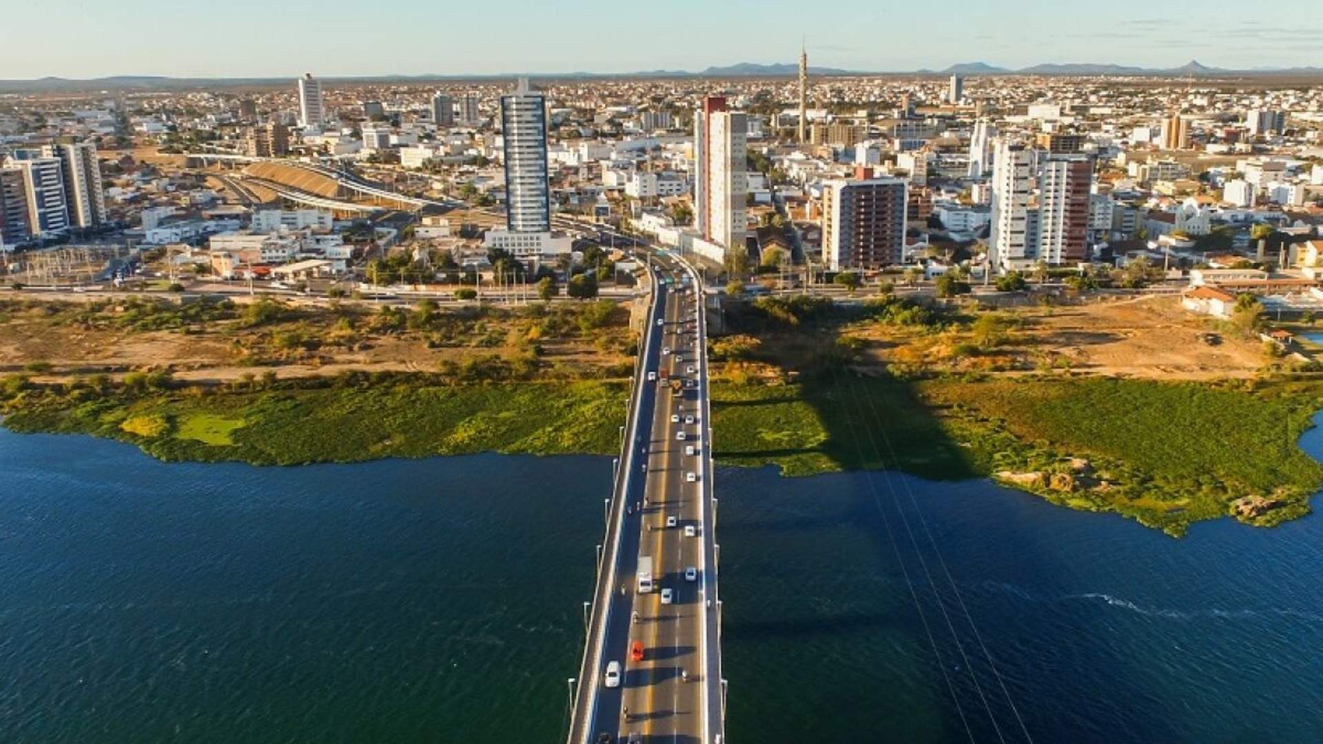 Petrolina transforma sol e irrigação em energia limpa, frutas exportadas e turismo no sertão, com impacto econômico e presença nos mercados europeu e americano.