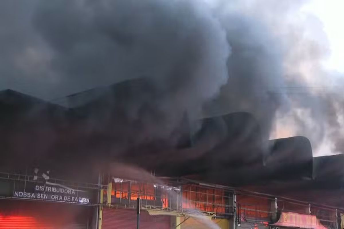 Incêndio na Ceasa atinge galpão da Ceasa, ameaça o abastecimento de hortifruti e pode afetar preços nas festas de fim de ano.