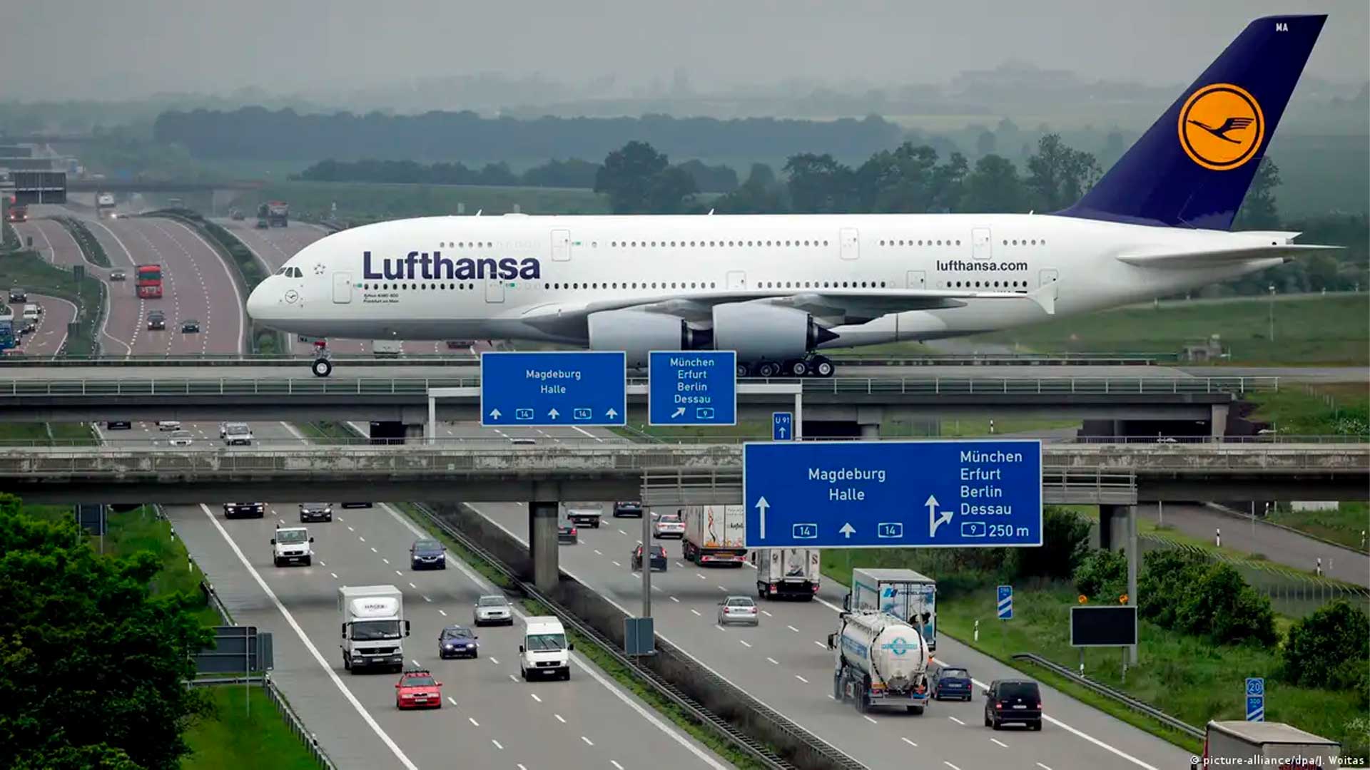 Maior avião de passageiros do mundo oferece banho a bordo, tem 2 andares, pesa 575 toneladas e voa perto de 970 km por hora