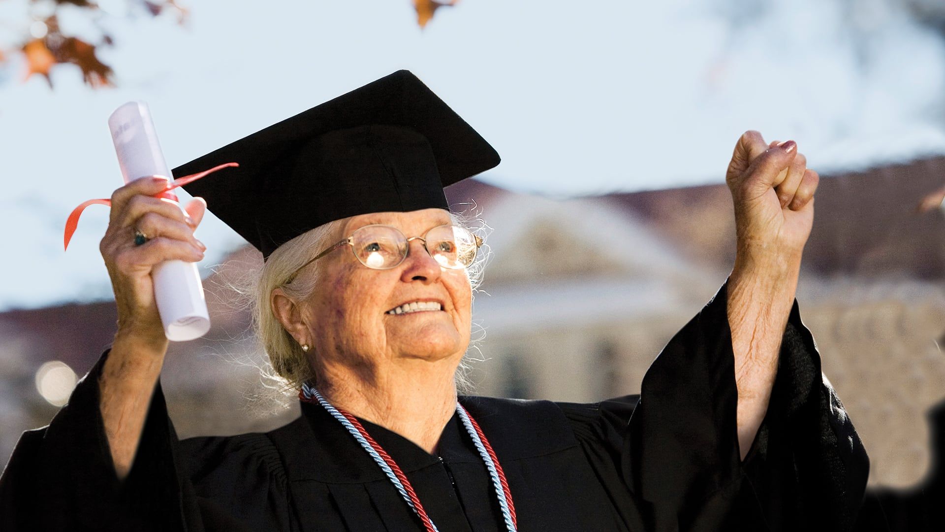 Aos 95 anos, Nola Ochs entrou para o Guinness World Records ao se formar na faculdade, tornando-se a pessoa mais velha do mundo a concluir um curso universitário