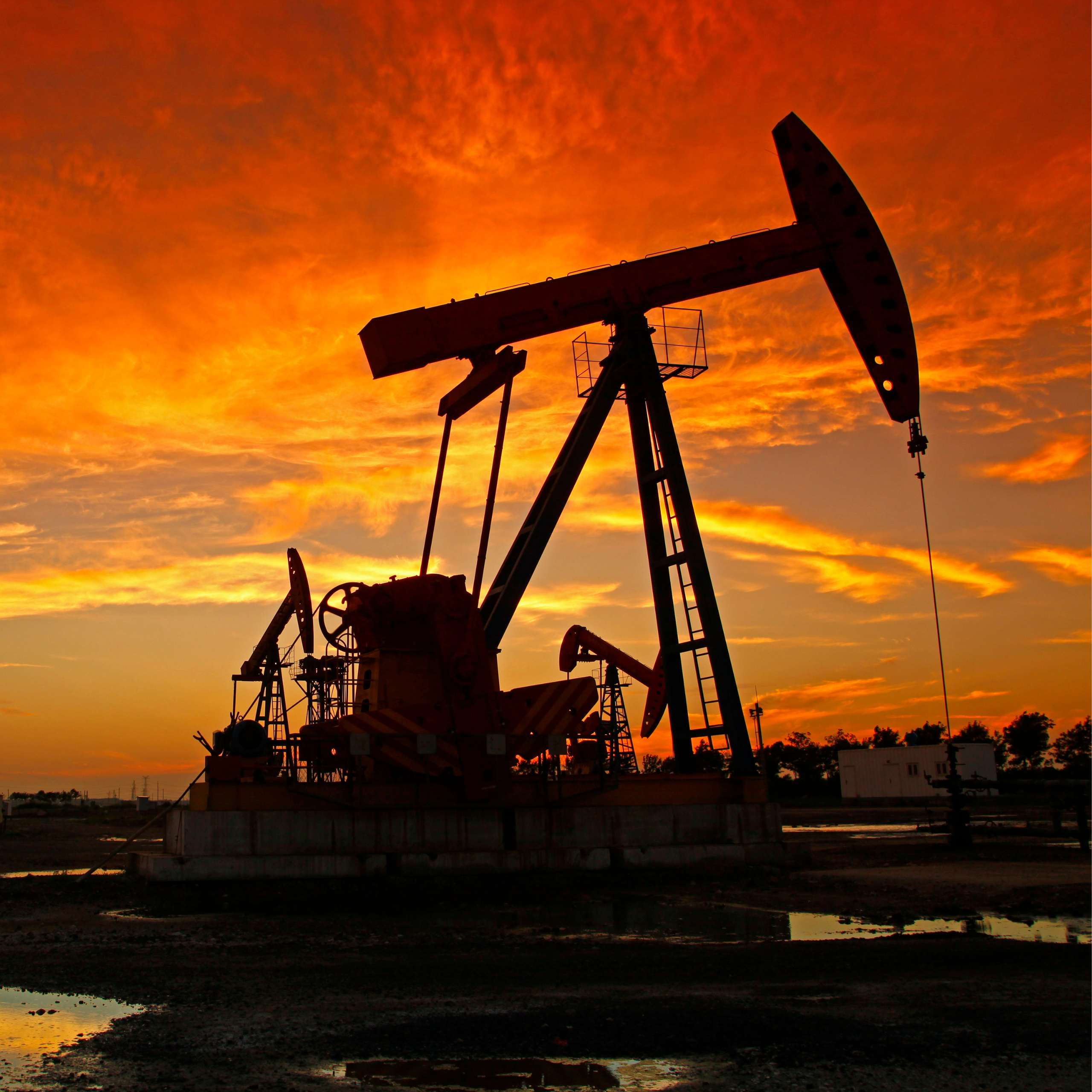 Petróleo cai com tensão geopolítica e expectativa por negociações internacionais