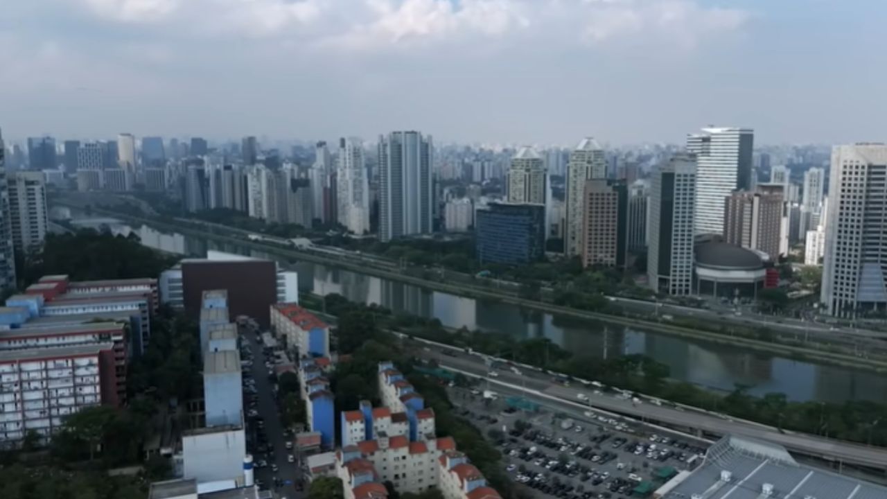 São Paulo aposta em transporte hidroviário urbano com plano de 180 km navegáveis, ecoportos, eclusas e rios recuperados para aliviar trânsito, integrar modais