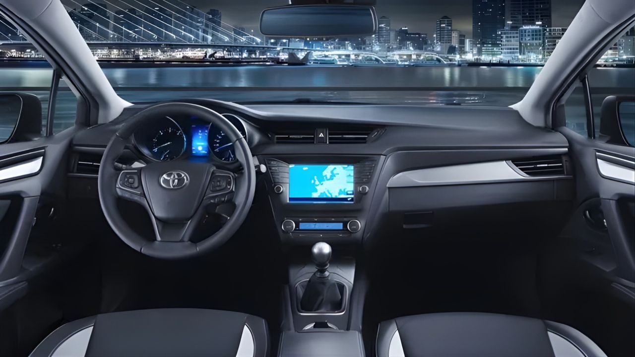 Fracassou no Brasil, mas virou tanque de guerra no mercado de usados: sedã japonês com motor aspirado indestrutível, câmbio automático confiável e conforto acima da média – Toyota Avensis