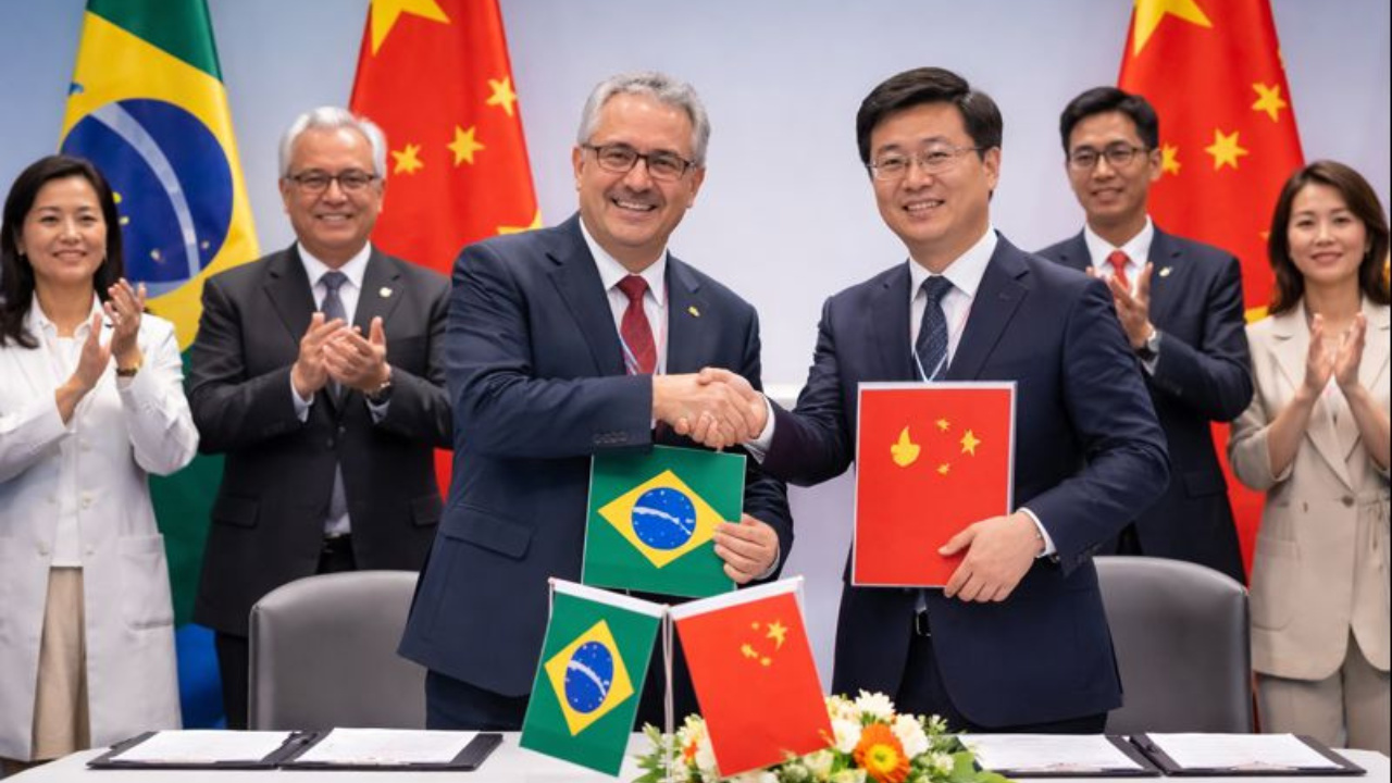 Acordo Brasil China na saúde fortalece a indústria farmacêutica nacional, amplia a produção de medicamentos no Brasil e reduz custos do SUS.