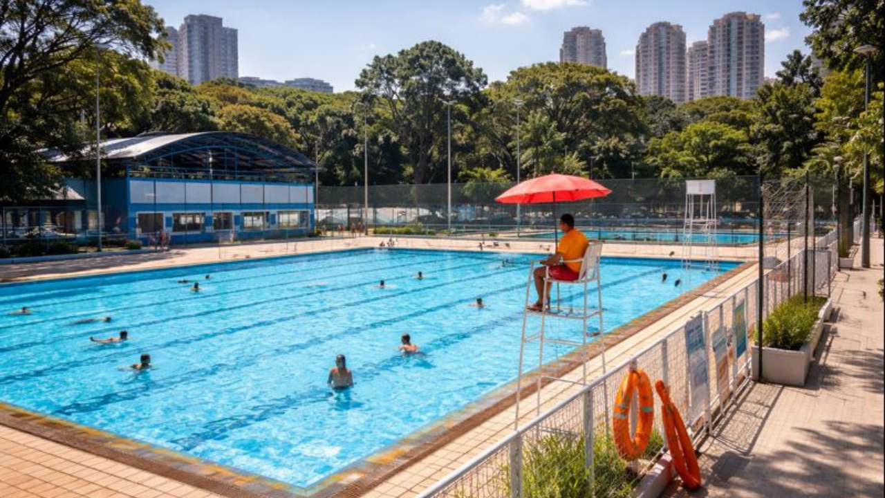 Morte em piscina pública do Centro Esportivo da Lapa é investigada pela Polícia Civil após afogamento de criança em São Paulo.