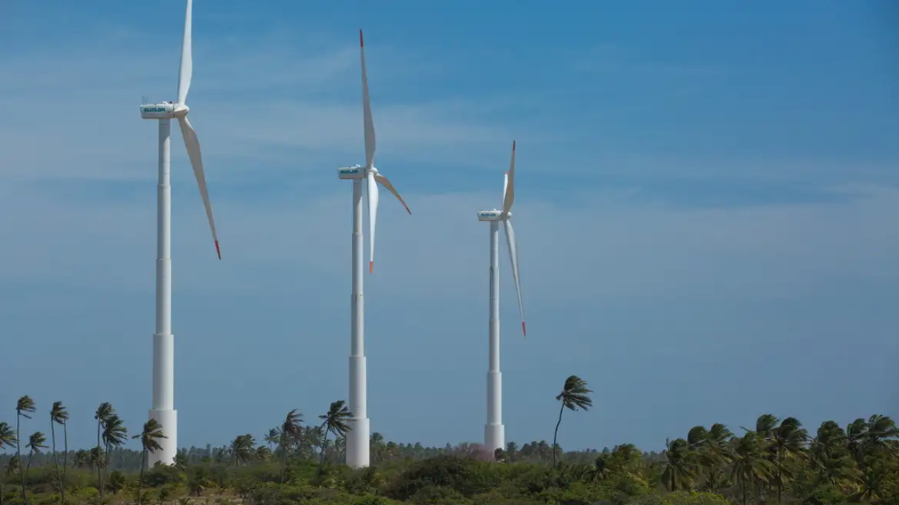Casa dos Ventos amplia presença na Bahia ao adquirir projeto de energia eólica da Brennand. Empreendimento deve entrar em operação em 2029 e reforça pipeline renovável.