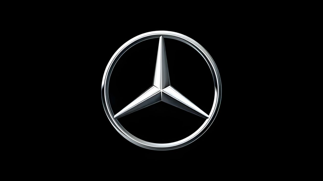 Montadora Mercedes-Benz altera processo de montagem, abandona cola industrial e adota parafusos para reduzir custos de conserto e facilitar reciclagem de veículos.