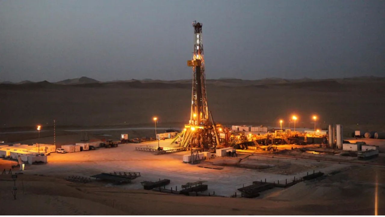 A formação de Vaca Muerta impulsiona a produção de petróleo na Argentina, bate recordes históricos e passa a ser peça-chave da estratégia econômica do governo Javier Milei.