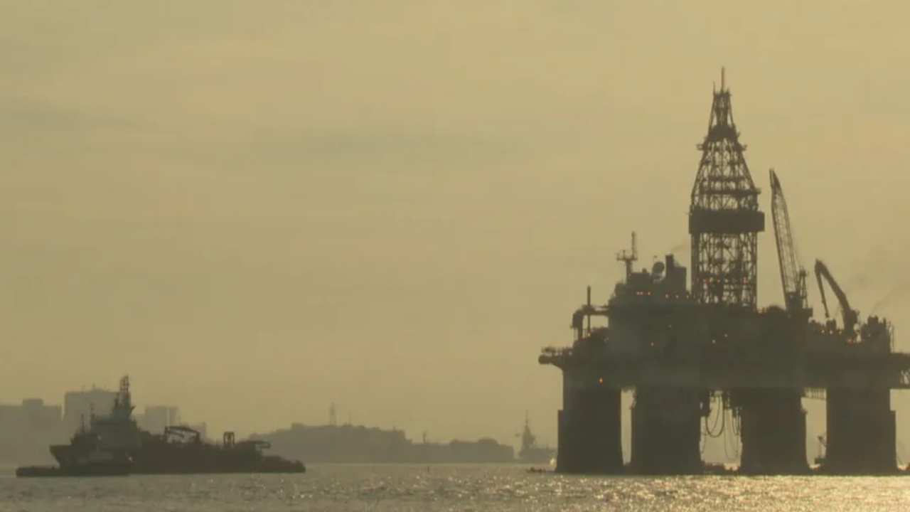 Mesmo com impacto do petróleo no PIB, Niterói aposta em diversificação econômica, novos investimentos, capacitação profissional e infraestrutura para reduzir a dependência dos royalties e ampliar empregos.