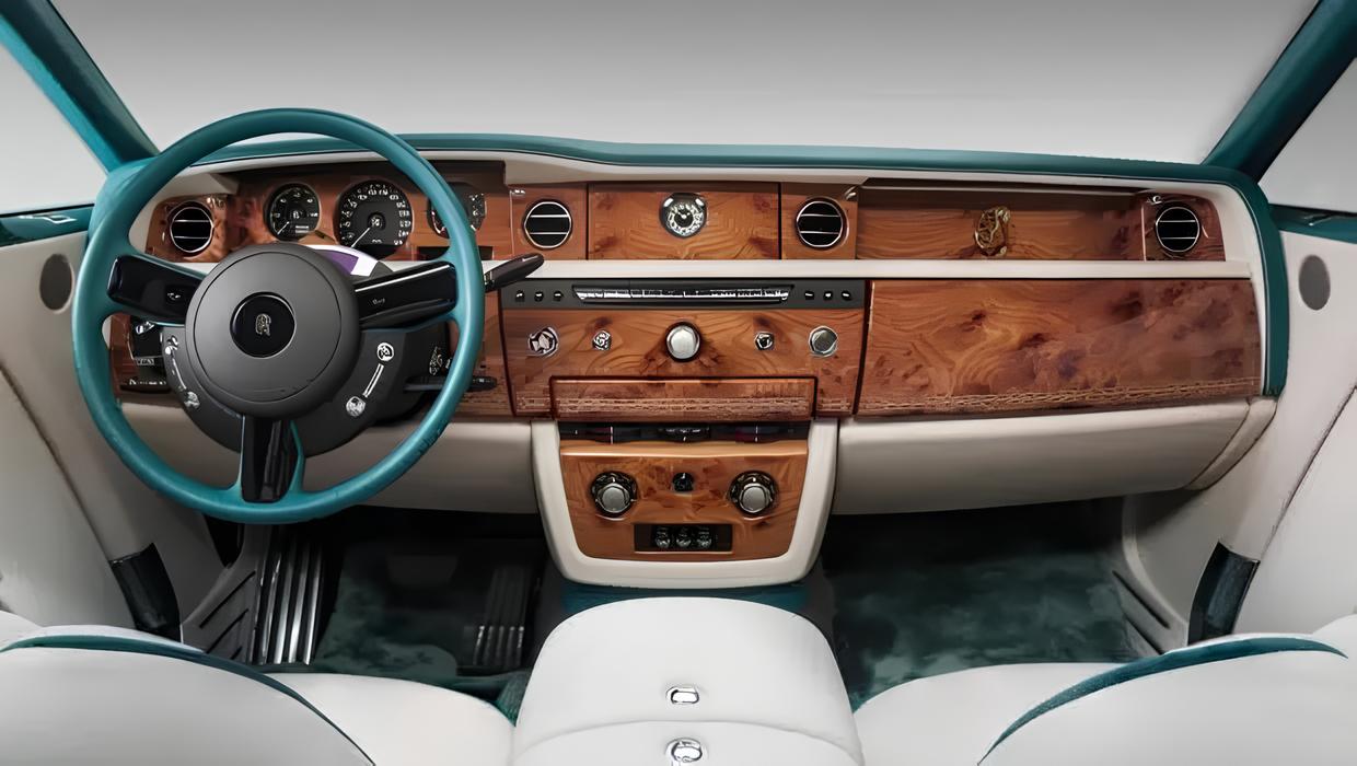 Avaliado em milhões, feito à mão em meses e selado sob vidro especial: por que o Rolls-Royce Phantom abriga o painel automotivo mais caro do mundo
