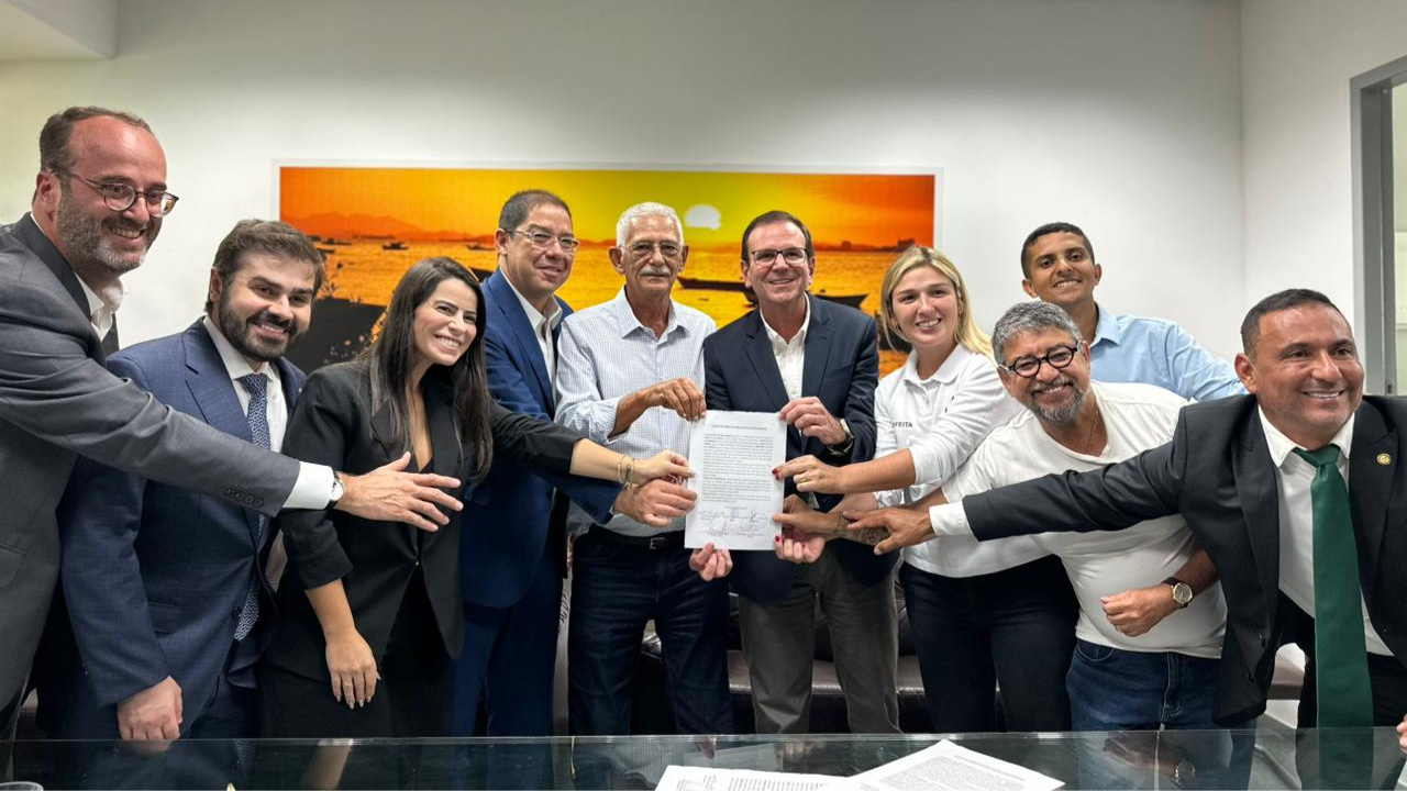 Prefeituras firmam acordo interfederativo que reorganiza a distribuição dos royalties do petróleo no Leste Fluminense e garante novas receitas a partir de 2026.