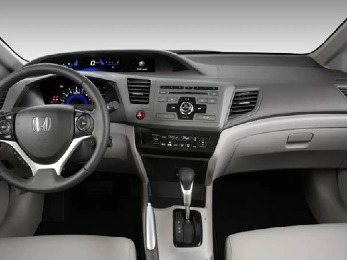 Sedãs usados com motor 2.0 e bom espaço interno aparecem a partir de R$ 16.500. Veja cinco modelos médios à venda no mercado de usados. (Imagem: Divulgação)