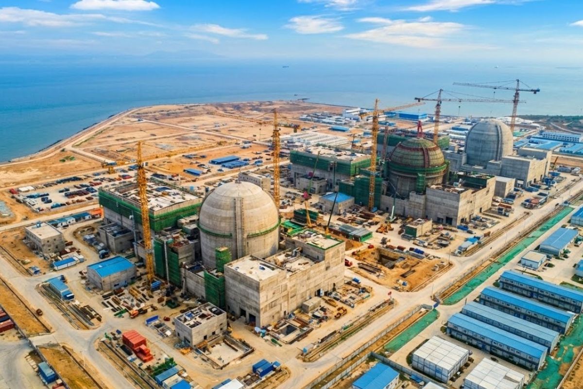 China explica como a usina nuclear de Zhangzhou usa Hualong One com contenção dupla para gerar energia limpa por décadas.