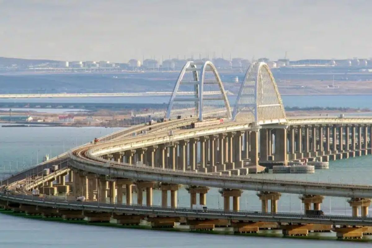 ponte mais extensa da Europa no Estreito de Kerch liga Taman à Crimeia e inclui ferrovia dupla, substituindo balsas e virando corredor vital com quase 19 km.