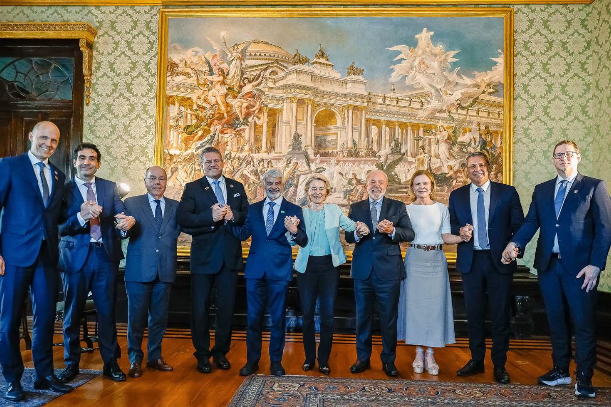 Acordo com a União Europeia zera tarifas de produtos brasileiros, fortalece a indústria nacional, amplia exportações globais e redefine o comércio exterior.