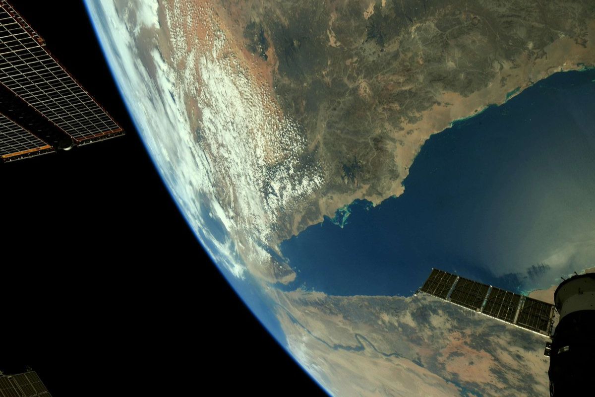 Astronauta relata impacto após 178 dias no espaço, descreve a Terra sem fronteiras, questiona a economia como prioridade e alerta que a humanidade ignora o que realmente sustenta a vida no planeta.