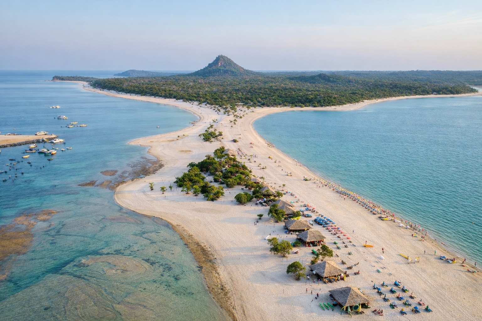 Caribes Brasileiros reúnem águas cristalinas, piscinas naturais, recifes e paisagens únicas que hipnotizam turistas do mundo todo