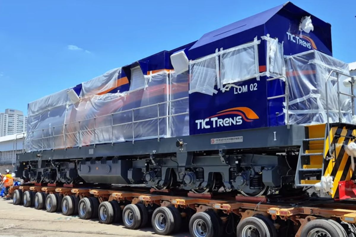 China entra nos trilhos do Brasil locomotivas da gigante CRRC chegam a Santos para modernizar ferrovias paulistas, acelerar o TIC Eixo Norte e impulsionar trens entre São Paulo, Campinas