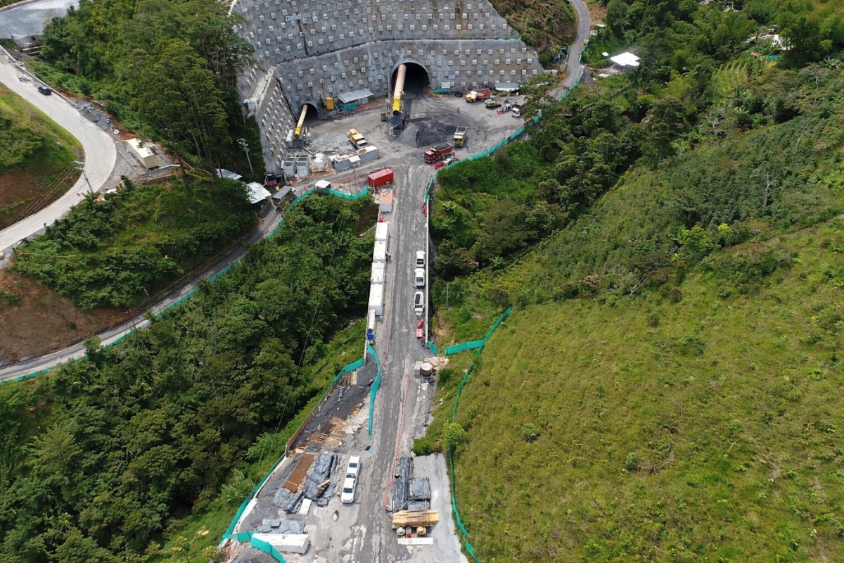 Um túnel de quase 10 quilômetros avança sob montanhas e promete cortar 4,5 horas de viagem, mudando rotas de pessoas e cargas rumo ao Caribe