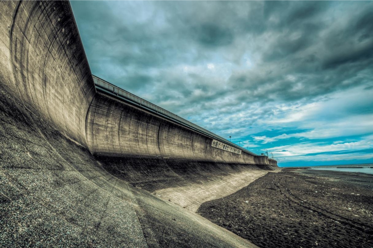 Japão construiu muralha de 400 km e até 15 m de altura após tsunami devastador e mudou para sempre a proteção da costa