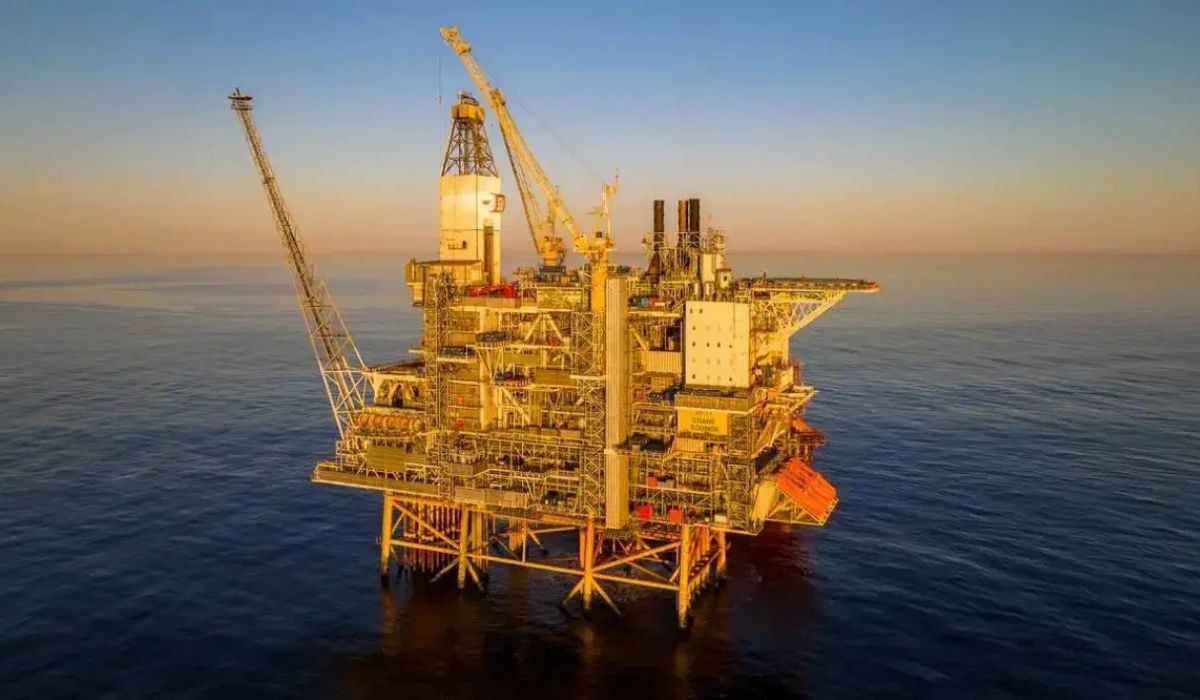 Engenheira norueguesa trabalha 115 dias por ano em plataforma no Mar do Norte e recebe cerca de R$ 55 mil por mês em rotina fora do padrão. (Imagem: Elisabeth Sahl/Jonny Engelsvoll/Equinor)