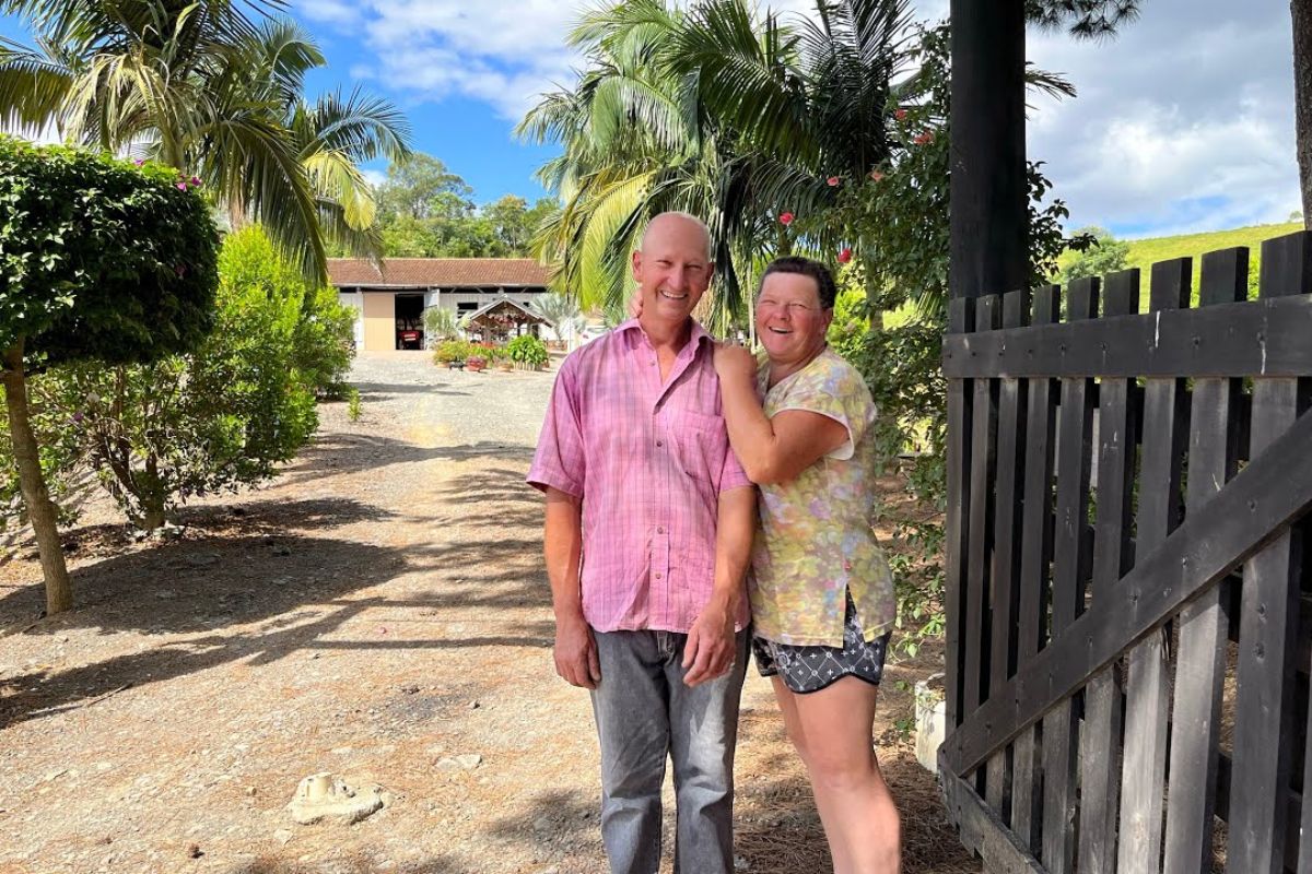 Você visitaria o sítio de Marli e Dionísio sabendo que a placa “não alimentos” confunde e que o museu pede para não tocar nas relíquias?