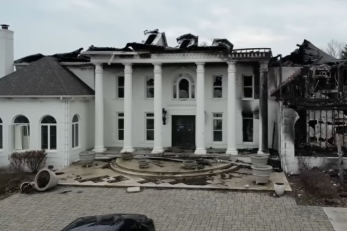 Eles compraram uma mansão queimada avaliada em US$ 1,5 milhão, ignoraram engenheiros que chamaram de perda total e enfrentaram 18 meses de caos até provar que a casa podia