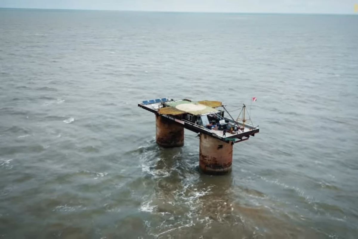 país minúsculo no meio do mar sobrevive em plataforma militar da Segunda Guerra Mundial, perto da Inglaterra, e segue como Sealand até hoje.