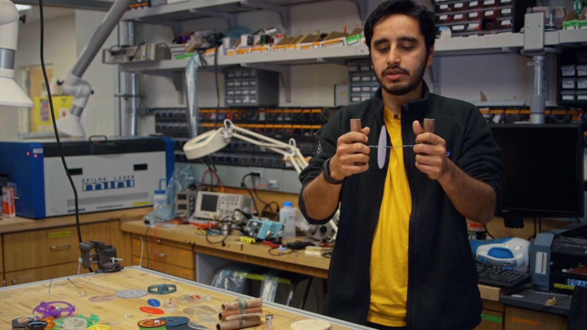 Cientistas de Stanford criam centrífuga de papel de 20 centavos que gira a 125 mil rpm, separa plasma em 1,5 minuto e funciona sem eletricidade.