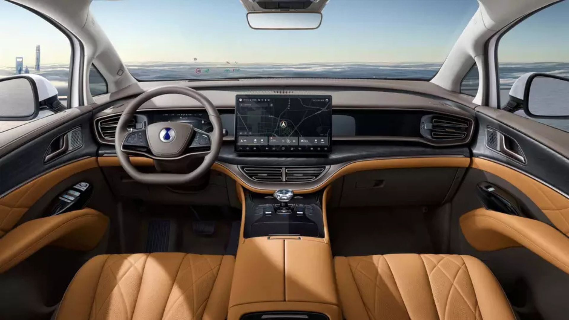 Leapmotor D99 estreia como minivan elétrica de 734 cv, três motores, IA embarcada e tecnologia de carro autônomo, com lançamento confirmado.