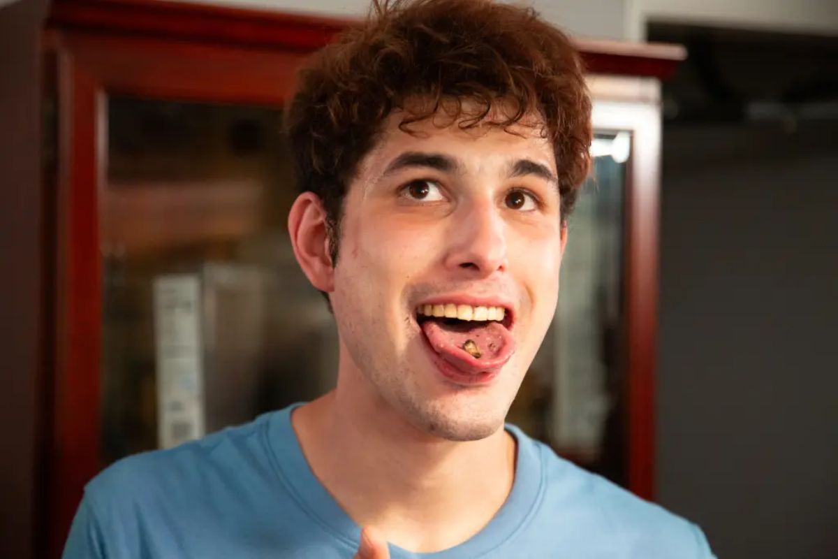 jovem da Geração Z choca ao comer insetos vivos, vira alerta de risco à saúde por infecções parasitárias no caso exibido em My Strange Addiction.