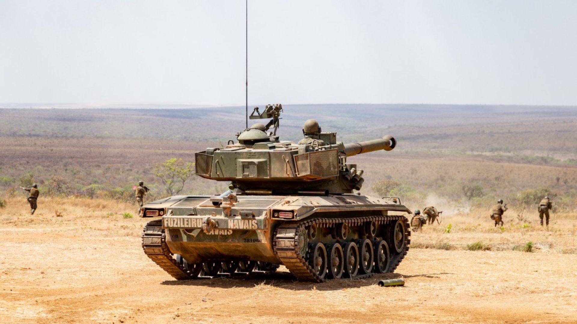 Presidente Lula discursa enquanto debate sobre falta de munição nas Forças Armadas expõe fragilidade do Brasil no cenário global