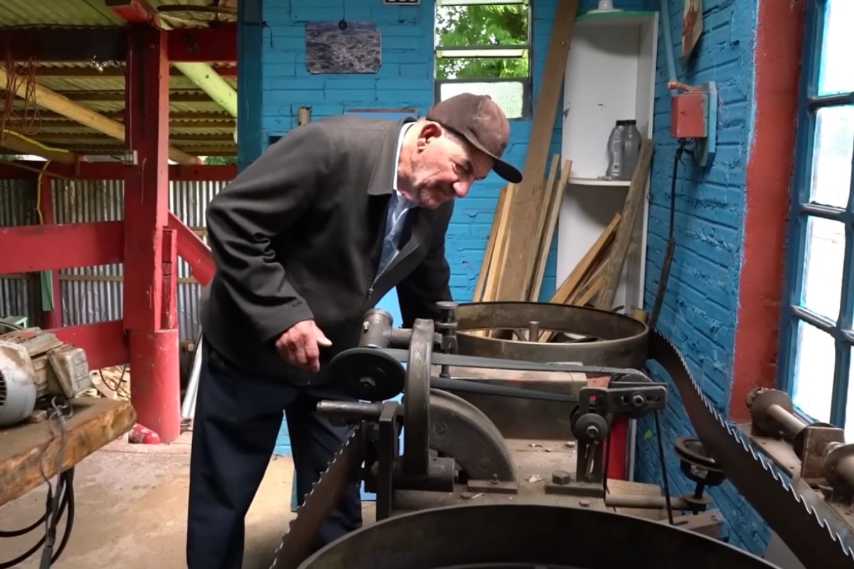 Em Ciríaco, cidade brasileira marcada pela enchente de 1968, a usina de 1944 voltou a operar após a família Bonamigo reconstruir a captação e garantir energia e rotina no interior do Rio Grande do Sul.