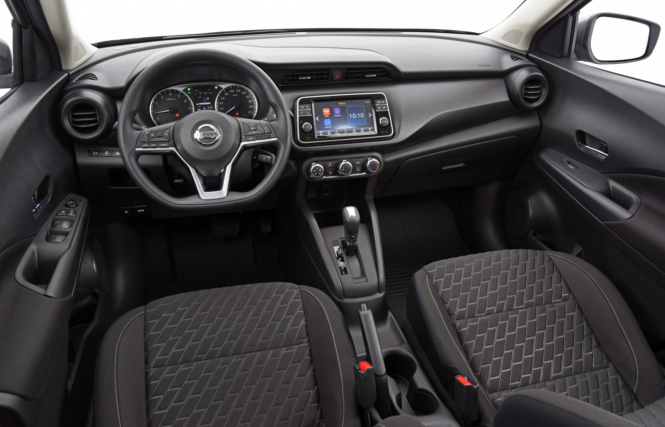 Para zerar estoque, Nissan Kicks Play Sense CVT recebe desconto de até R$ 26,2 mil e tem preço final de R$ 109.990 para PCD